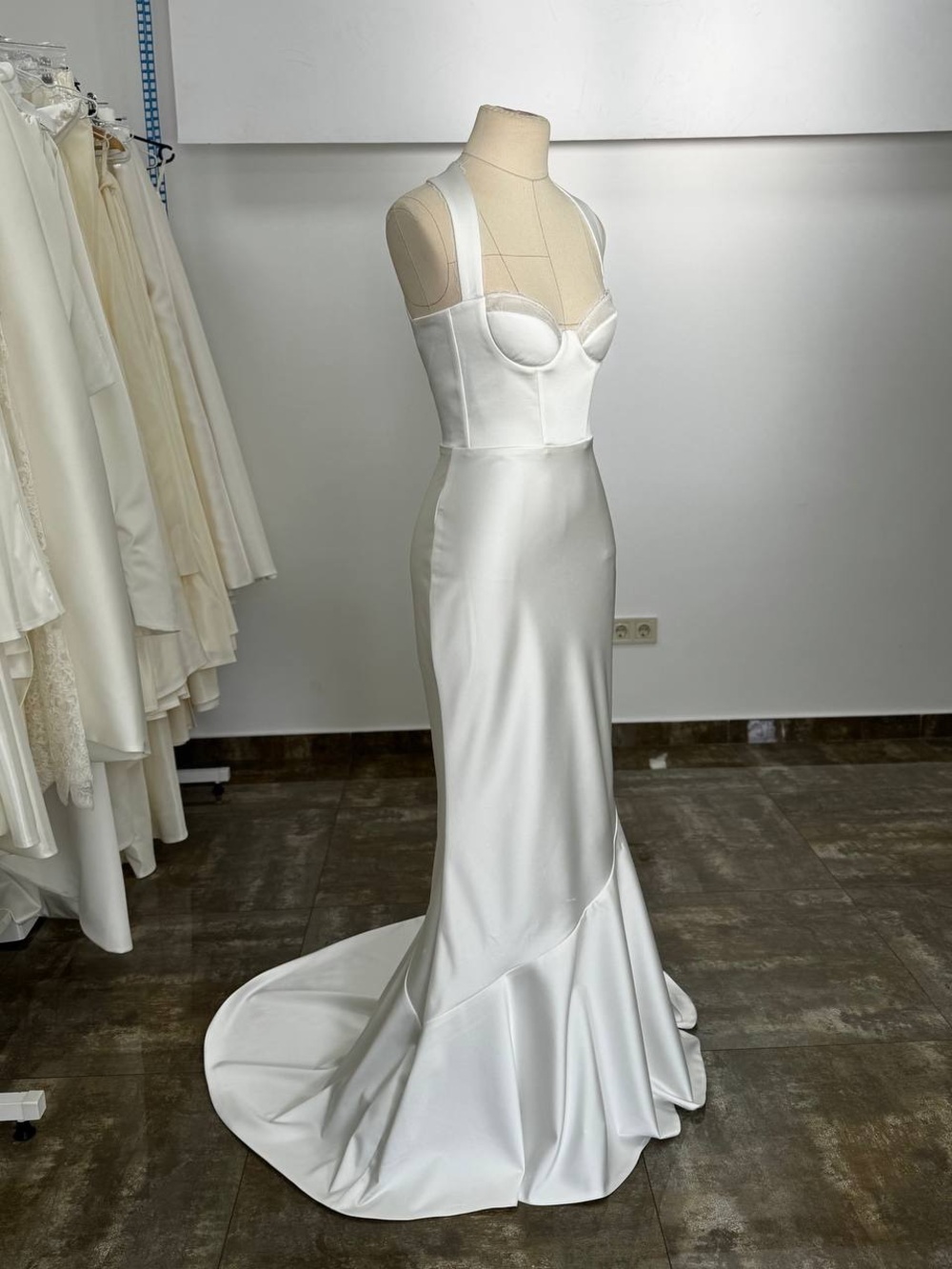 Elegant White Satin Bridal Gown with Structured Bodice